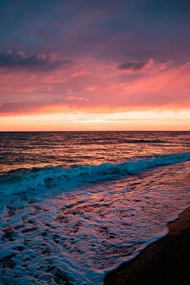 Тропический пляж и красивое море Голубое небо с облаками в ба Стоковое Фото  - изображение насчитывающей праздник, космос: 54736366