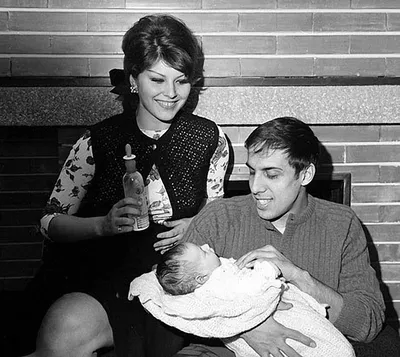 Адриано Челентано, Клаудия Мори и их дочь Розита. 1965 год