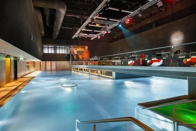 Фитнес-клубы с бассейном в Москве, тренажерные залы с бассейном в World  Class