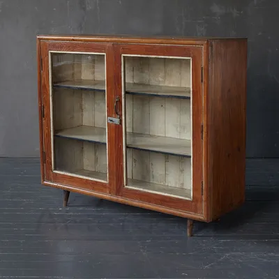 Купить антикварный книжный шкаф второй половины XX века со стеклянными  дверцами в интернет-магазине AlterEgoHome
