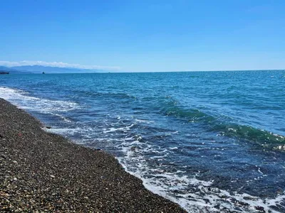 кобулети грузия : пейзаж с видом на набережную у пляжа на черном море в  солнечный летний день. Стоковое Изображение - изображение насчитывающей  солнце, променад: 228493877