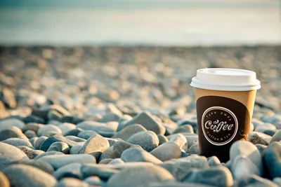 Чашка кофе на берегу моря - 77 фото