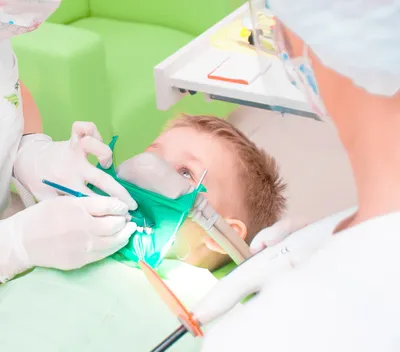 Коффердам в стоматологии зачем нужен, когда применяют врачи в  стоматологической клинике Vitasan