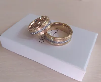 Двухцветные обручальные кольца американка с камнями AU2290489 : купить в  Киеве. Цена в интернет-магазине SkyGold