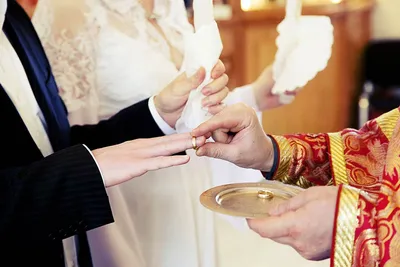 Бог да хранит любовь: венчальные кольца как символ вечности чувств