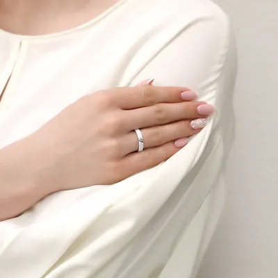 Женское кольцо из белого золота с бриллиантами и рубинами ELEGANT DROP