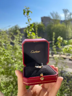 Cartier оригинальное золотое кольцо с бриллиантами купить в ломбарде  Санкт-Петербурга