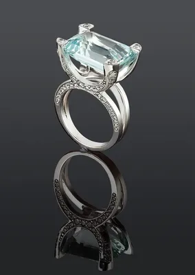 Аквамарин капля (кольцо из серебра) купить в ювелирном магазине в Москве.