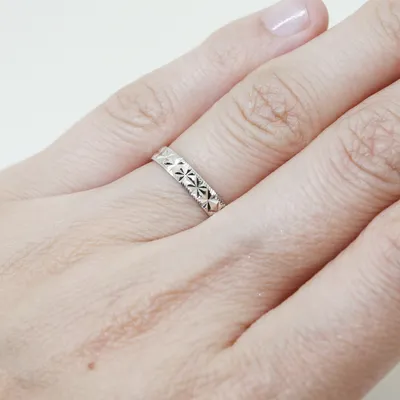 110014 - Обручальное кольцо из золота с алмазной гранью - SOKOLOV - купить  в интернет-магазине Золотишко.ру