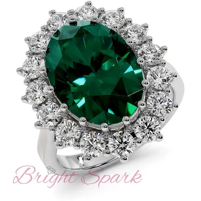 Золотое кольцо с изумрудом овал 7 карат в обрамлении – купить по отличной  цене в интернет-магазине Bright Spark