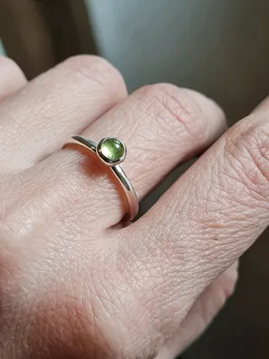 Красивое золотое кольцо с хризолитом 2.81ct – купить по цене 87 500 ₽ с  доставкой в интернет-магазине Mister Diamond