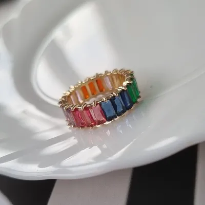 Кольца с разноцветными камнями фото фото