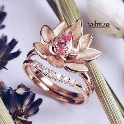 Помолвочное кольцо с сапфиром из красного золота Лотос на заказ - купить  для предложения | Whitelake