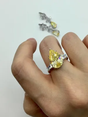 Купить кольцо из желтого золота 585 пробы с бриллиантом, топазом в Москве в  интернет-магазине, цена от 161095, артикул 1416376-А555Д-439
