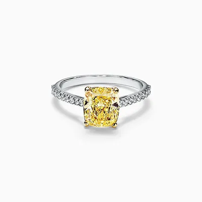 Помолвочное кольцо с желтым топазом огранки «принцесса»