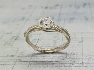 Золотое помолвочное кольцо \"Веточка\". Необычное, аккуратное кольцо для  предложения руки и сердца. Скоро в него установится бриллиант. #w… |  Jewelry, Rings, Fashion