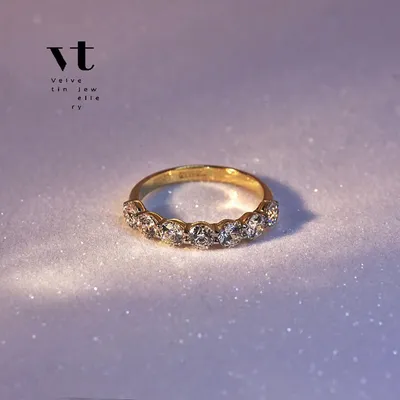 ПК-022-04 Обручальное кольцо из платины с дорожкой бриллиантов весом более  1 карата - PlatinumLab