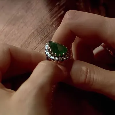 Что случилось с изумрудным кольцом Хюррем-султан, подаренным ей Сулейманом,  после ее смерти