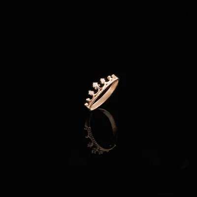 Кольцо корона на пальце (74 фото)