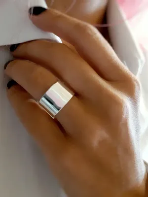Что означает кольцо на большом пальце у женщин и мужчин