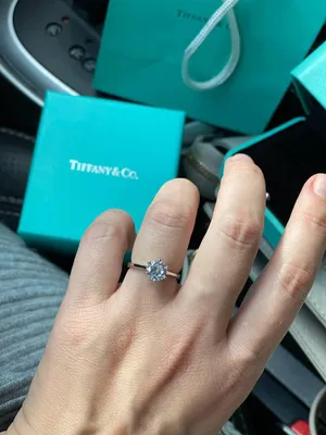 Tiffany оригинальное кольцо c бриллиантом 0,4 ct купить в ломбарде  Санкт-Петербурга