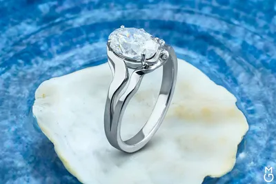 Дизайнерское кольцо с крупным бриллиантом - Ювелирная студия Григория  Меликова