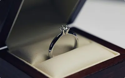 Золотое кольцо с бриллиантом. Артикул: Ф35191