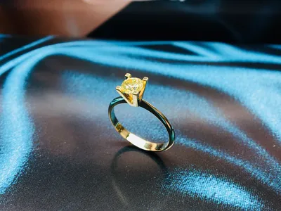 Золотое кольцо с бриллиантом 0.5 карат в интернет-магазине на Ярмарке  Мастеров | Кольца, Москва - доставка по России. Товар продан.