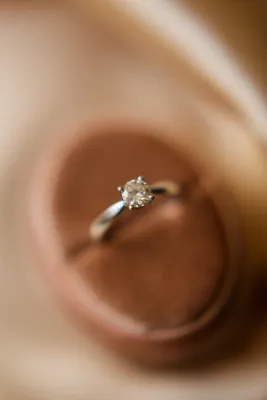 кольцо с бриллиантом 0,6 карата \"принцесса\" — купить в Красноярске.  Состояние: Б/у. Кольца, перстни на интернет-аукционе Au.ru