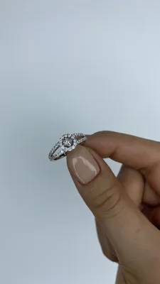 Идеальный сет обручального и помолвочного кольца с центральным бриллиантом 0,50  карат от @LAVIVION. ⠀ ▪️Помо… | Помолвочные кольца, Кольцо с бриллиантом,  Бриллианты