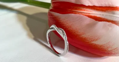 Эксклюзивное кольцо лилия из белого золота с бриллиантом 0,25 карат (Вес: 6, 5 гр.) | Купить в Москве - Nota-Gold
