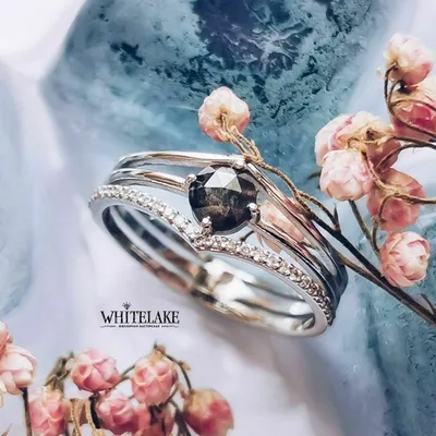 Золотое кольцо с бриллиантом (101-10089) купить в ювелирном магазине -  Faina.ua