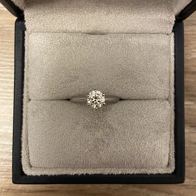 Помолвочное кольцо с бриллиантом 1.01 ct в Риге
