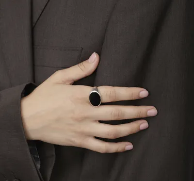 Кольцо с черным агатом от RINGSTONE / материал Серебро ᐉ Купить за 11 600 ₽