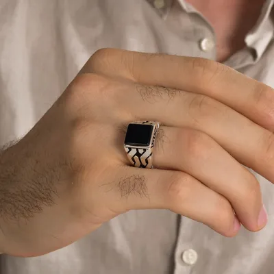 Кольцо с черным бриллиантом не на …» — создано в Шедевруме