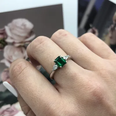 Мануфактура. Элитный часовой салон / Кольцо с изумрудом 5,36 ct.