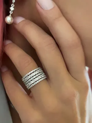 Серебряное кольцо с нежно-розовыми камнями по всему диаметру кольца на  заказ или купить в интернет магазине в Москве, заказать в ювелирной  мастерской