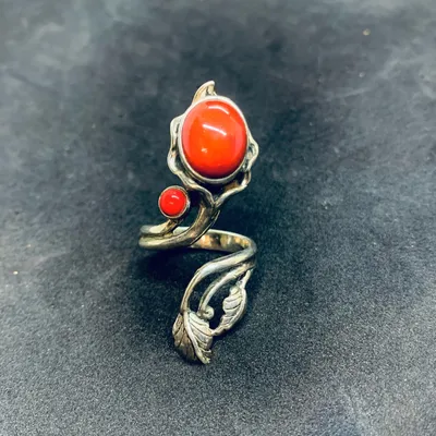 Кольцо с красным кораллом купить в СПб | Индийский магазин parivar-shop.ru
