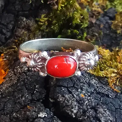 Купить серебряное кольцо с Кораллом и Хромдиопсидом в Украине - магазин Ювик