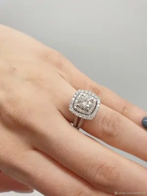 Помолвочное кольцо с бриллиантом и бриллиантовой россыпью | Jeweller-X