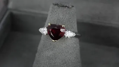 Кольцо с рубином сердце и бриллиантами карат купить по доступной цене | Gem  Lovers