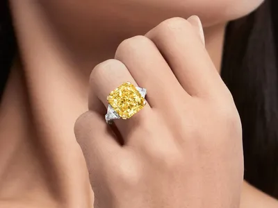 Кольцо с жёлтым бриллиантом 3.71 ct белое золото купить по цене от 2 725  500 ₽