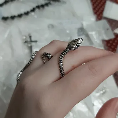 Серебряное кольцо-змея с изумрудами «Альбинос» | Восемь | Интернет магазин  дизайнерских украшений из серебра, золота и натуральных камней