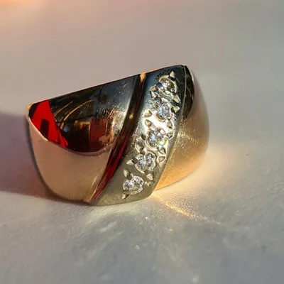 Золотые кольца с бриллиантами — купить золотое кольцо с бриллиантом в  интернет-магазине Adamas.ru