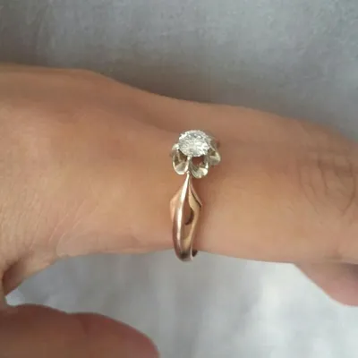 Золотое советское кольцо \"Тюльпан\" с бриллиантом