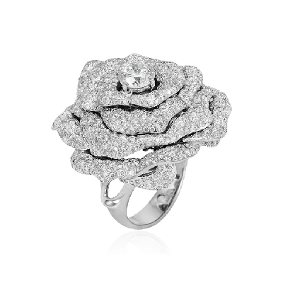 Кольцо в форме цветка из серебра с белой эмалью от завода Красная Пресня.