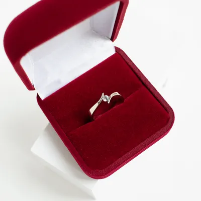 Стильное женское кольцо \"Золотое сердечко с цирконами\" ювелирный сплав в  подарочной коробочке (ID#1392121783), цена: 695.13 ₴, купить на Prom.ua