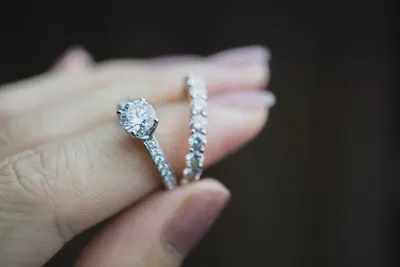 Обручальное кольцо вечности бриллиантовое кольцо захвата на белом фоне  Иллюстрация штока - иллюстрации насчитывающей отрезок, венчание: 171344822