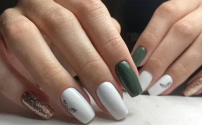 Елизавета nails - Нежный маникюр с цветочками , дизайн выполнен на двух  ногтях , комбинированный маникюр ,укрепление акрилатиком , а так же  поднятие клюющих ногтей , дизайн в тонких линиях и посыпан
