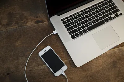 Как подключить Айфон к компьютеру или ноутбуку? | iFix